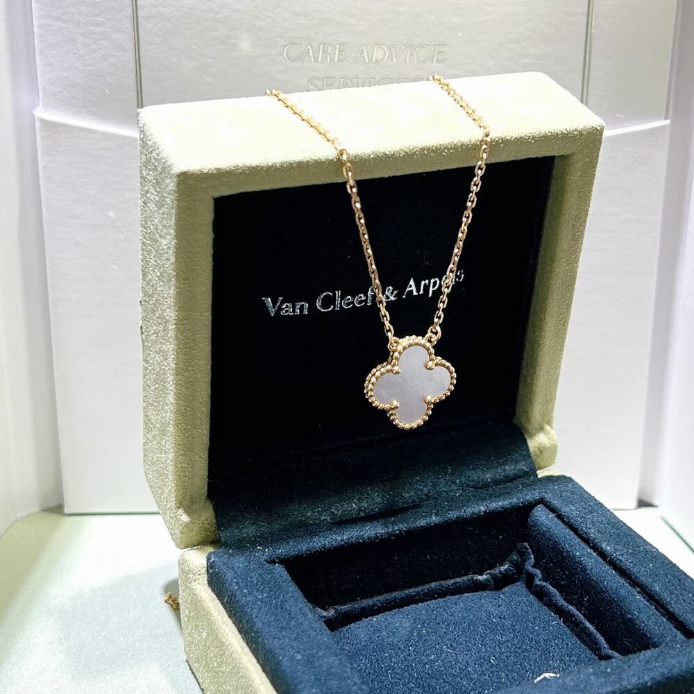 Van Cleef & Arpels sweet Alhambra mother of pearl necklace
